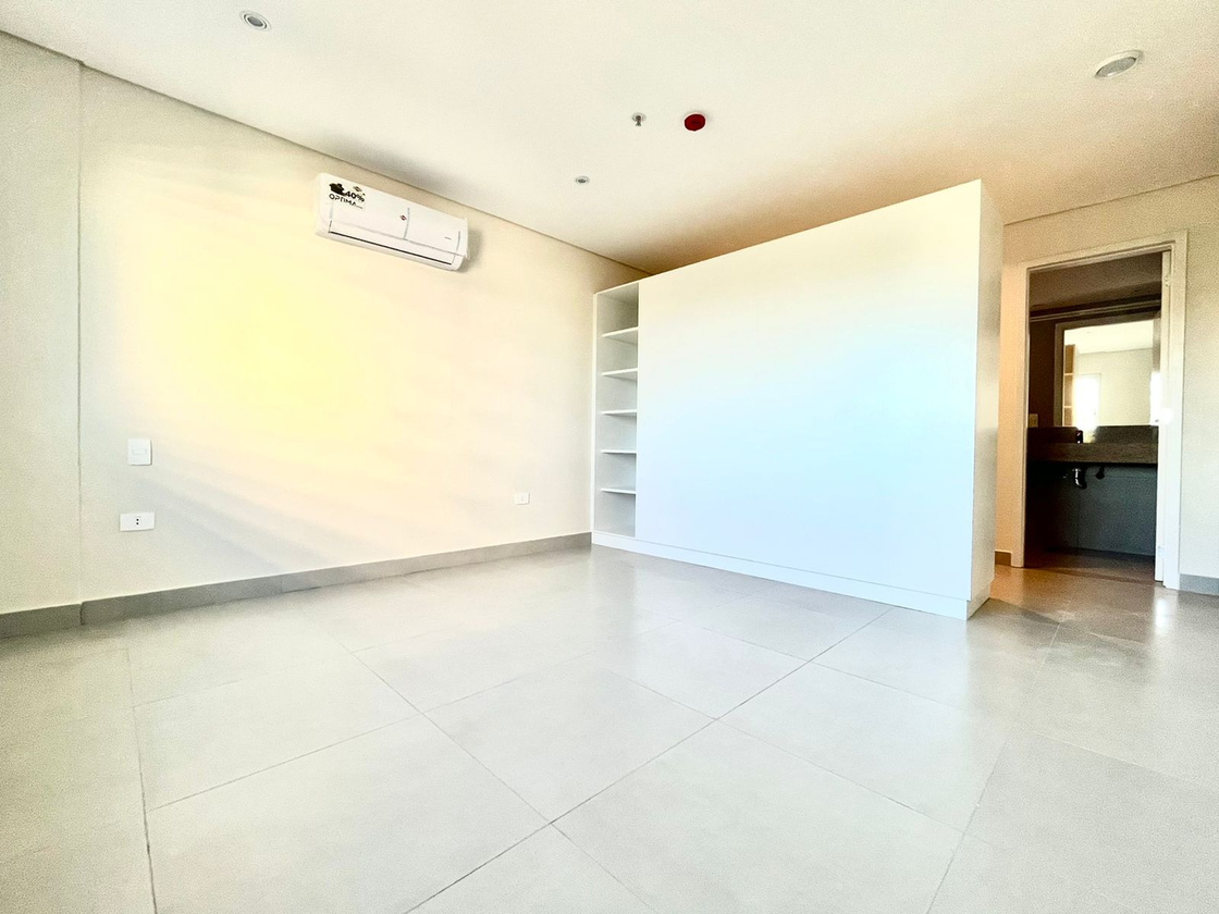 Habitación amplia lista para habitar
