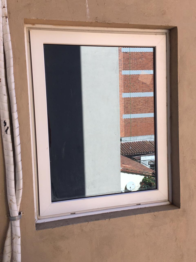 Ventana pulida con tratamiento contra suciedad